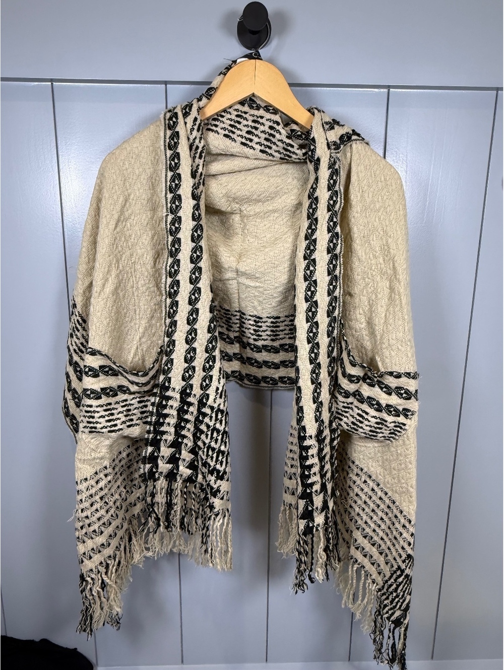 Jessica Simpson One Size Hooded Poncho with Fringe Western BOHO Fall ready